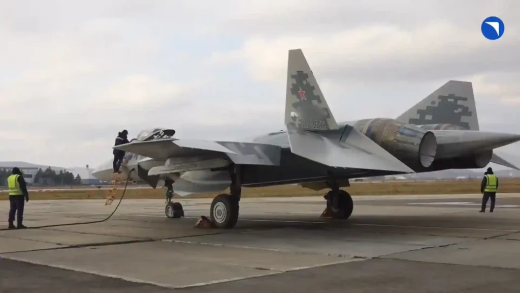 روسيا تعرض على الهند طائرات Su-57E مطورة بأسلحة فرط صوتية، لكن المخاوف لا تزال قائمة بشأن قدراتها الشبحية وموثوقية المحر...