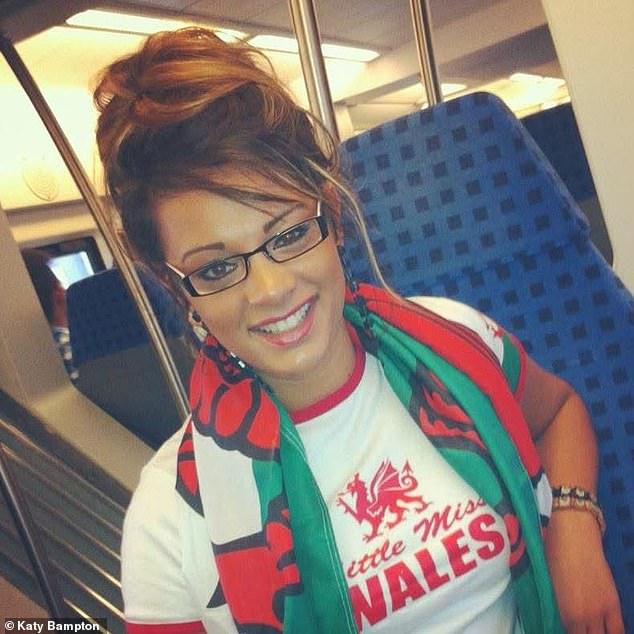 تحذير من عدد الوفيات الشهرية التي تسببها Chemsex المرعبة - مع ارتفاع عددهم في مدينة المملكة المتحدة واحدة 14 أجبرتها تجاربها التي تحضر أحزاب ChemSex على مواجهة الحقيقة المظلمة لسبب تعتاد المرأة على المخدرات مثل MDMA و Ecstacy أثناء الجماع