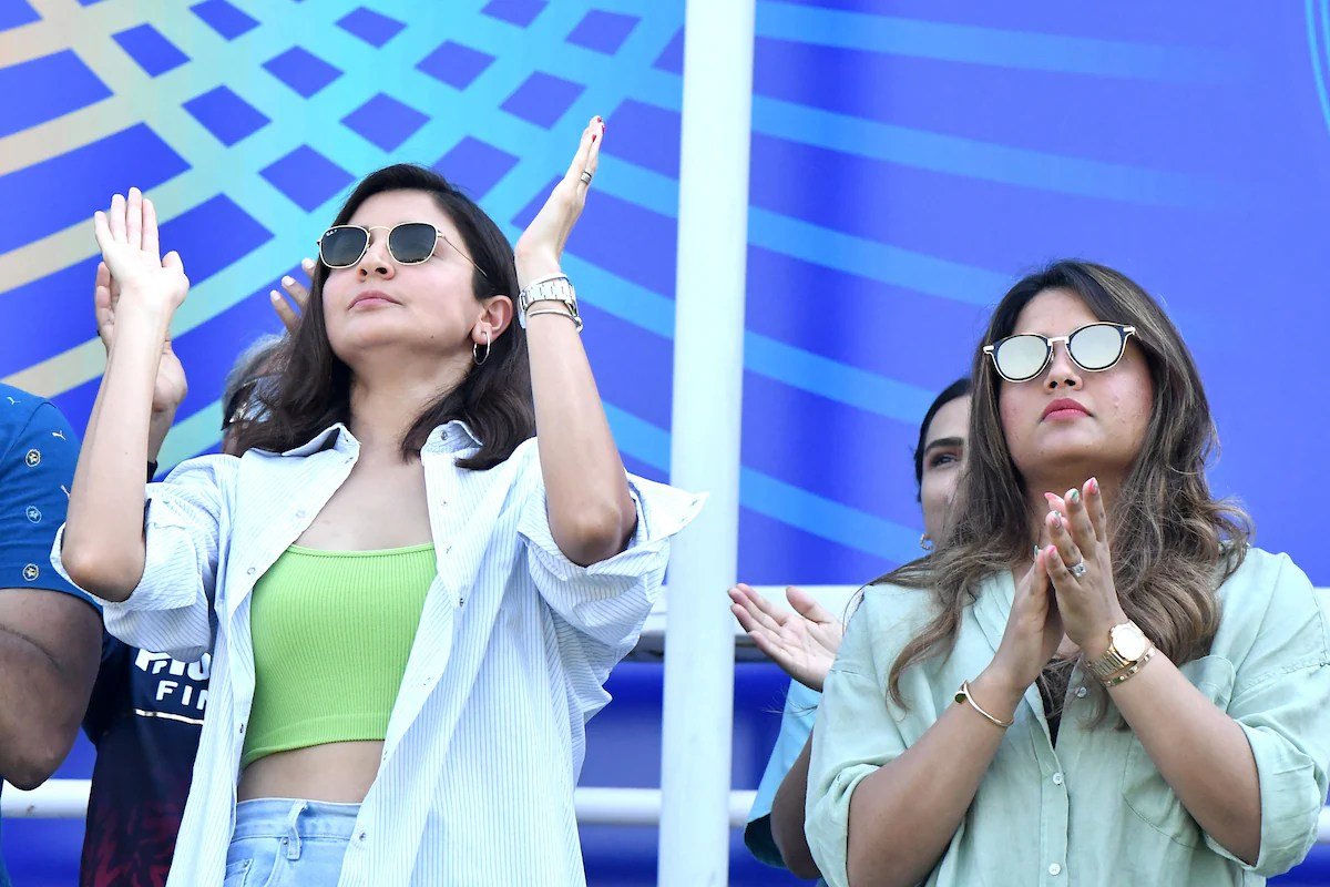 qfp0cl18 anushka sharma