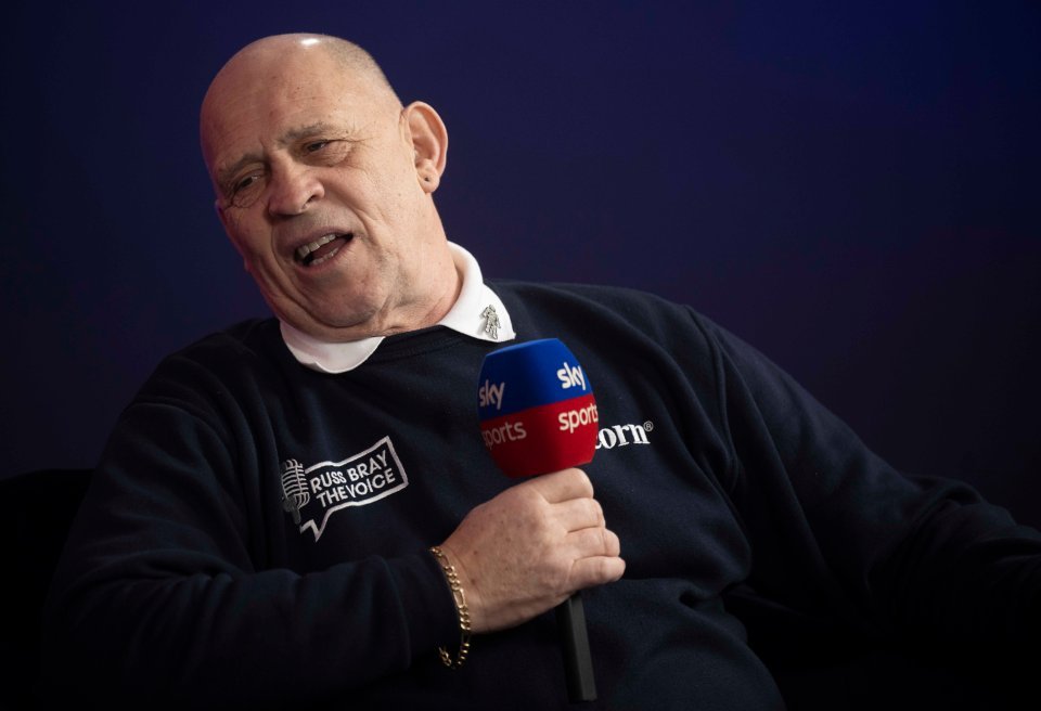 روس براي يجري مقابلة مع الكواليس.