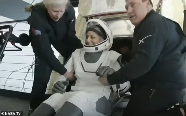 ذراعها تتخبط على الفور وتذهب العرج