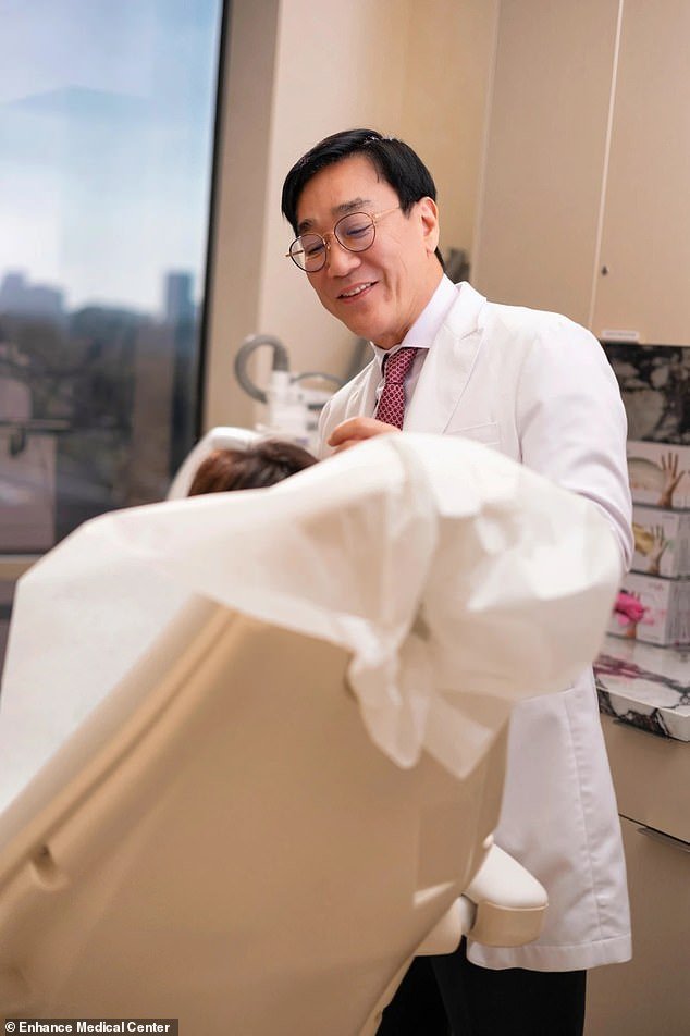 وأضاف الدكتور لي أن الأشخاص الذين هم خاصة في الحياة ولا يمكنهم تحمل عدم تناسق طفيف لا ينبغي أن يخضعوا لإجراءات