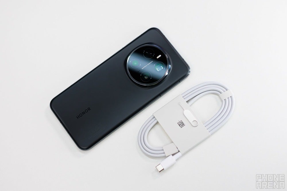 صورة Honor Magic 7 Pro وملحقاته