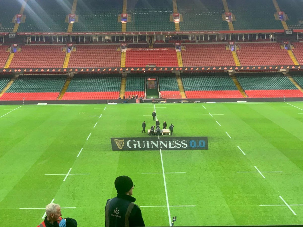 صورة من داخل ملعب الإمارة تظهر المرحلة التي يتم بناؤها في حالة حاجة إنجلترا إلى رفع كأس الدول الستة