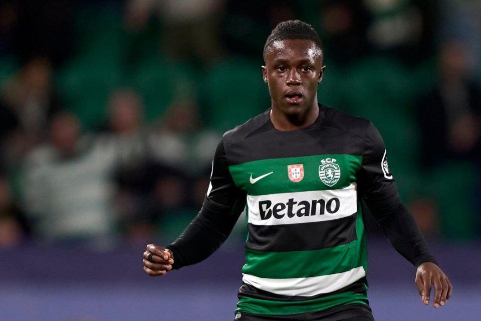 تنظر Geovany of Sporting CP خلال مباراة مباراة الخروج من دوري الأبطال في دوري الدرجة الأولى في دوري أبطال أوروبا ، المباراة الأولى بين SPORTING CP و Borussia Dortmund على ملعب خوسيه ألفالادي في لشبونة ، البرتغال ، في 11 فبراير ، 2025. صور tty)