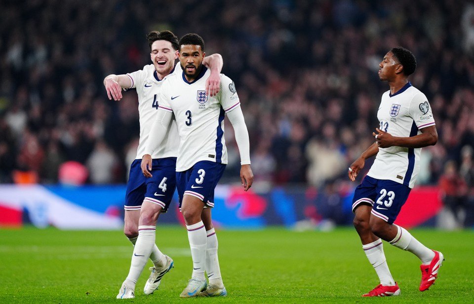 تبدأ ريس جيمس ماركس فيرست إنجلترا بعد عامين ونصف من إصابة مع جائزة بيكهام التي تشبه بيكهام وجائزة MOTM لاعبي كرة القدم في إنجلترا يحتفلون بهدف.