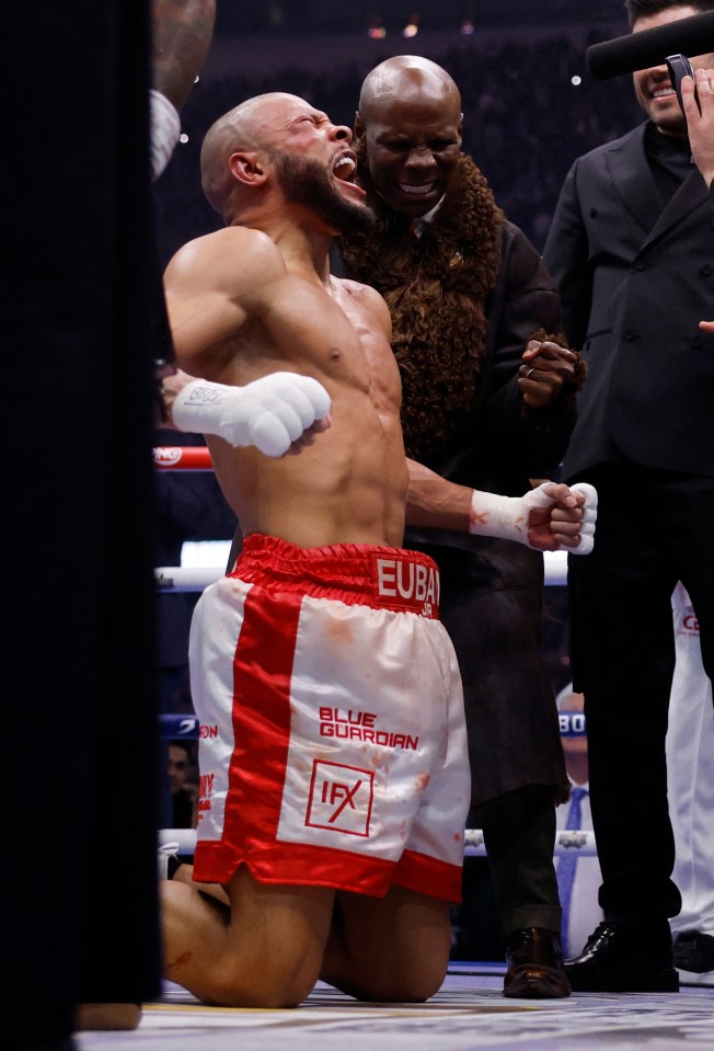 لم يكن لدى Chris Eubank Jr أي ماء في جسده حتى يتعرق ، لذا فقد حان الوقت لوضع الصحة قبل محادثات Wealth & Ko Benn Benn يحتفل كريس إيوبانك جونيور بعد مباراة الملاكمة.