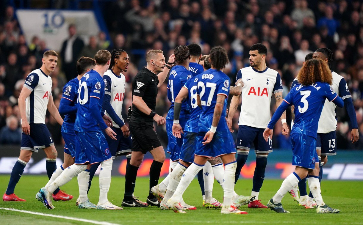 كان إضراب سار هو الثاني الذي تم إزالته بعد أن شاهد Moises Caedo أن جهوده غير مسموح به في وقت مبكر من اللعبة