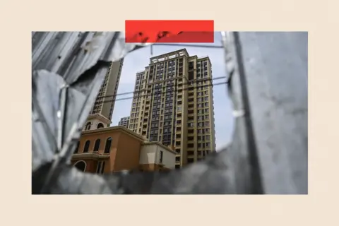 Getty Images إطلالة على مجموعة من المباني السكنية غير المكتملة في مدينة شينتشنغ في تشنغتشو
