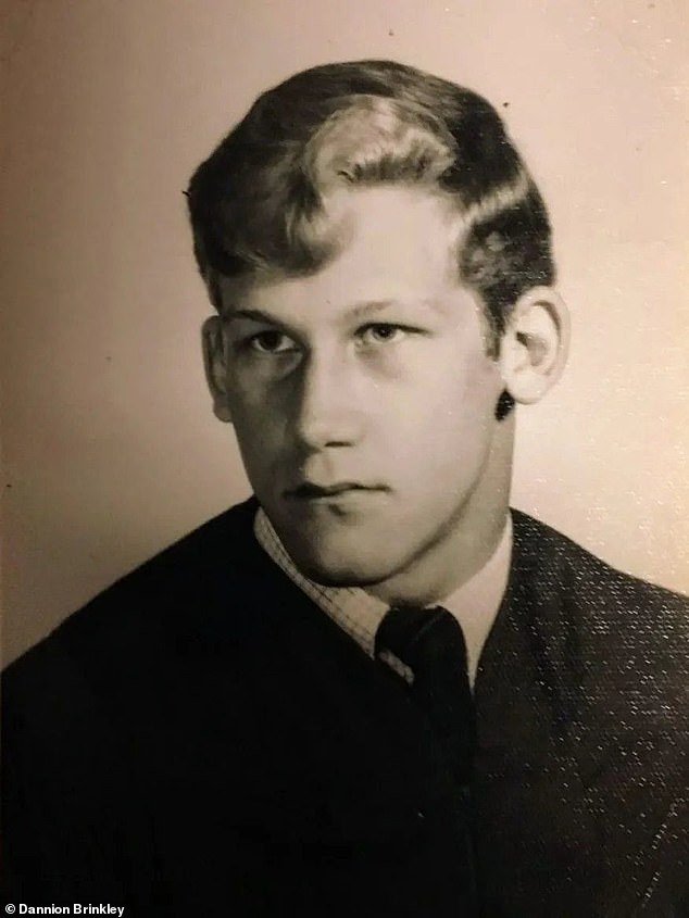 تم تجربته الثانية القريبة من الموت ، أو NDE ، في عام 1989 بينما كان برينكلي على طاولة العمليات أثناء جراحة القلب المفتوحة. (في الصورة: صورة غير مؤرخة لبرينكلي عندما كان شابًا)