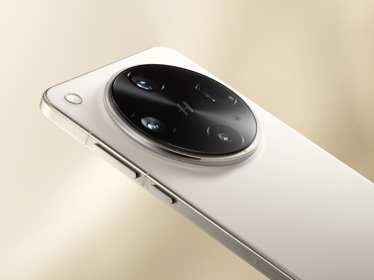 Find X8 Ultra هو مراقبة. | Image Credit - Oppo - إليكم سبب تخطي Oppo Find الجديد X8 Ultra كصاحب X7 Ultra