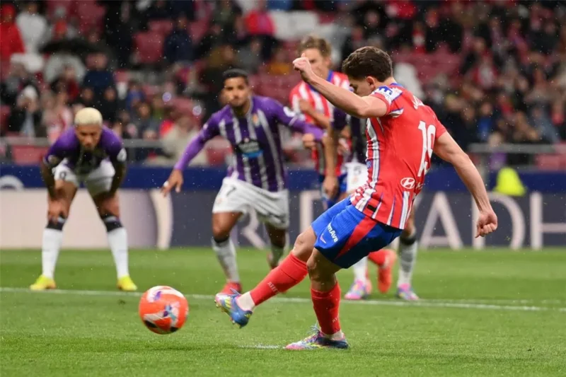 أتلتيكو مدريد يواصل مطاردة ريال مدريد وبرشلونة بالفوز على بلد الوليد في الدوري الإسباني