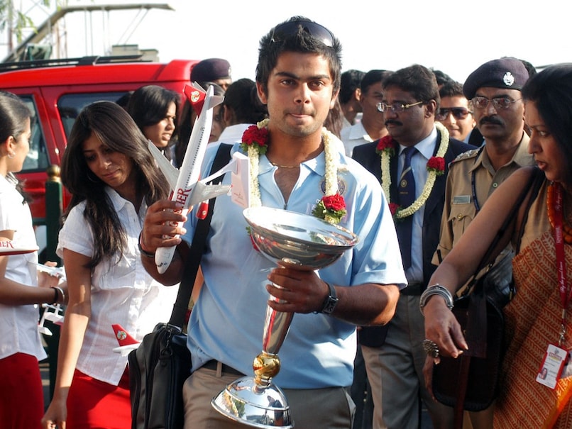 "شيء جدا ...": نجم الهند السابق يتذكر طرق يونغ فيرات كوهلي التي لا تنسى "شيء جدا ...": نجم الهند السابق يتذكر طرق يونغ فيرات كوهلي التي لا تنسى