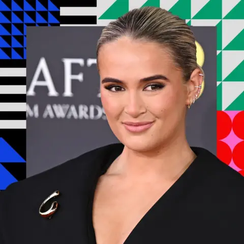 Getty Images Molly Mae في سترة سوداء