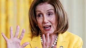 بيلوسي تكشف عن مرشح ديمقراطي محتمل