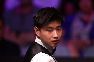 Ronnie O'Sullivan v Zhao Xintong Live: World Snooker Championship Distrions ، وأوقات البدء والتحديثات يأمل Zhao Xintong في حجز مكانه في النهائي