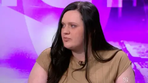 بي بي سي/نيوز ليبليايت فيونا جودارد ، أحد الناجين من الاعتداء الجنسي على الأطفال يظهر في بي بي سي نيوز نيايت في 2 يونيو 2025.