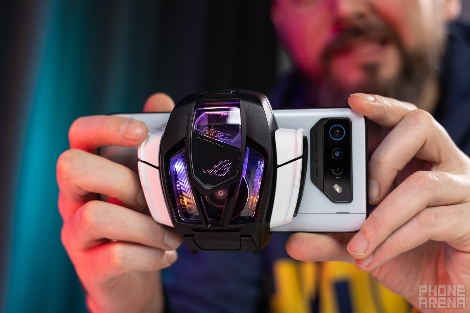 Rog Phone 7 Ultimate in Full Glory (Image Credit - Phonearena) - قد تقتل أجهزة iPhone من Apple ماركة هاتفي المتخصصة المفضلة لدي