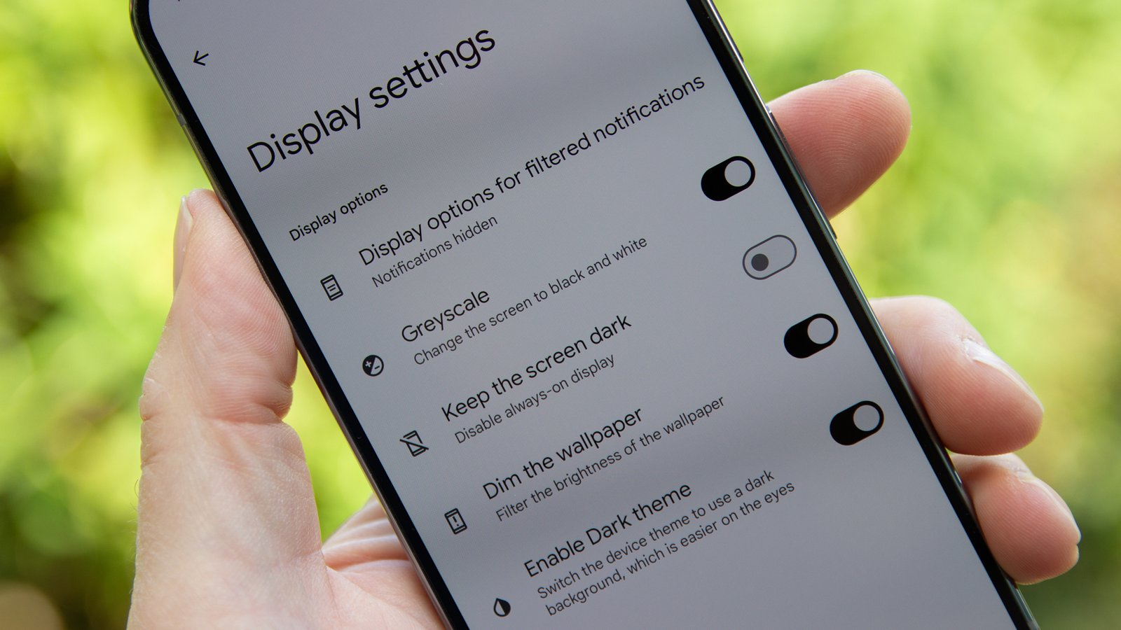لقد استخدمت Greyscale على هاتف Android الخاص بي لتقليل وقت الشاشة - إليك ما حدث ، وكيف يمكنك أيضًا Android Greyscale