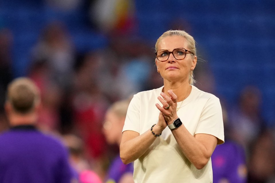 ترفض Sarina Wiegman فكرة أزمة إنجلترا قبل اليورو النسائي سارينا ويجمان ، مدرب إنجلترا ، الإشادة.