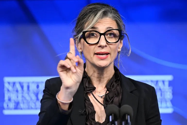 حقوقيون دوليون ينتقدون العقوبات الأميركية على مقررة أممية – قناة المنار