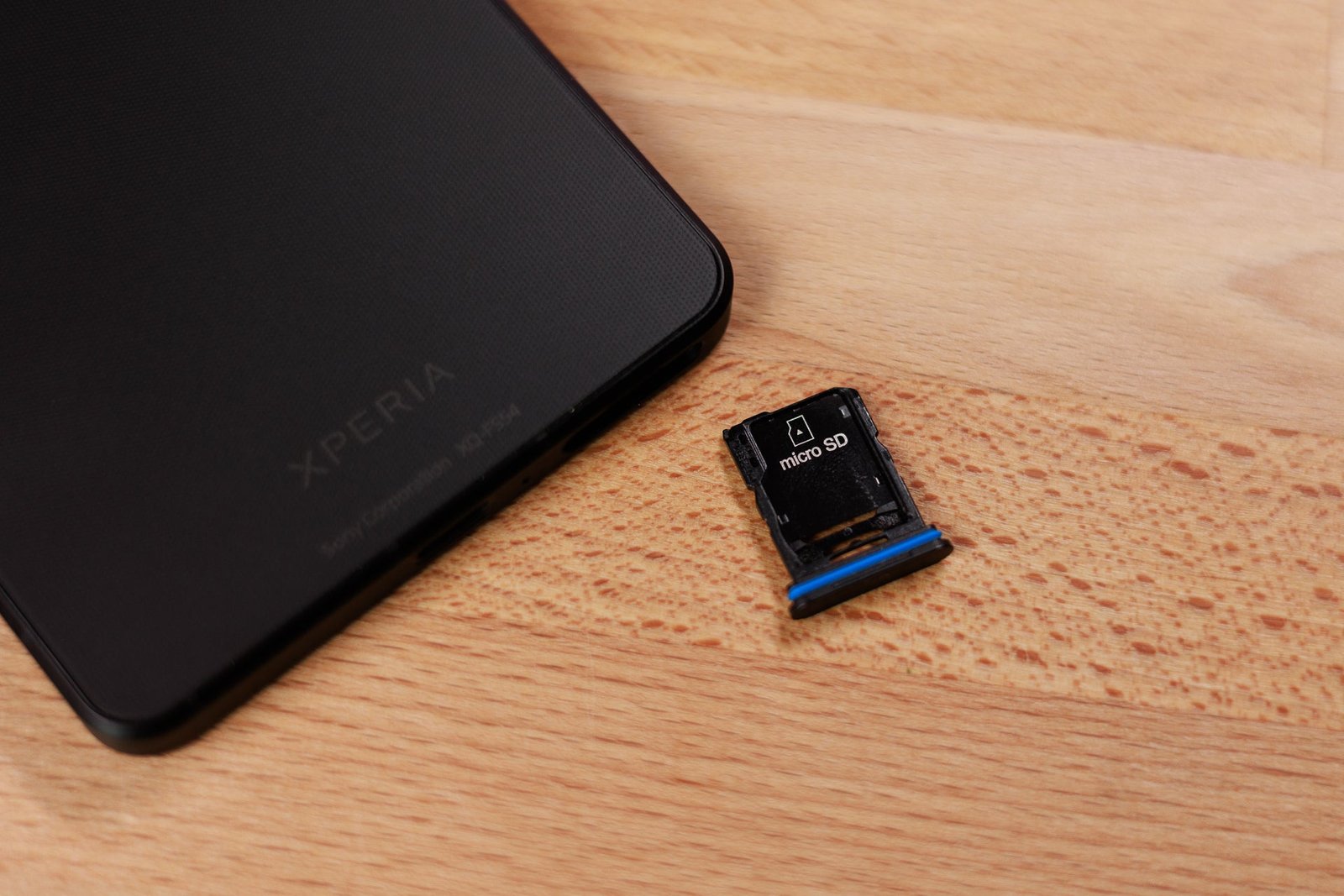 سوني لديها فرصة لتحدي Apple و Samsung ، لكنها تستمر في إهدارها