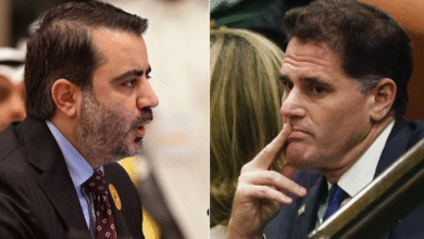 وزير الشؤون الاستراتيجية الإسرائيلي (يمين) ووزير الخارجية السوري (يسار) (أ ف ب)