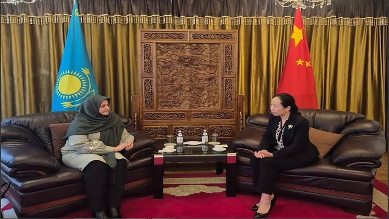 القنصل العام الايراني تلتقي بنظيرتها الصينية في ألماتي