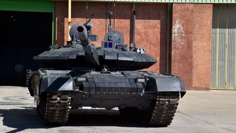 "كرار".. دبابة إيرانية الصنع بتقنيات متطورة