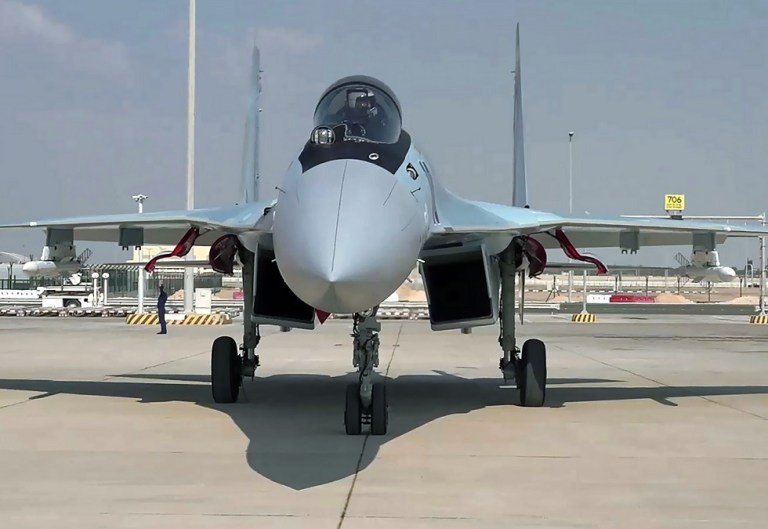 الدفاع الروسية تتسلم دفعة جديدة من مقاتلات "سو-35-إس" (فيديو) 1 الدفاع الروسية تتسلم دفعة جديدة من مقاتلات "سو-35-إس" (فيديو)