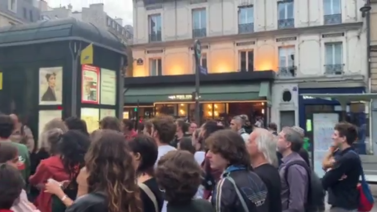 "انتصار عظيم".. مسيرات في عدة مدن فرنسية احتفالا بسقوط حكومة فرانسوا بايرو