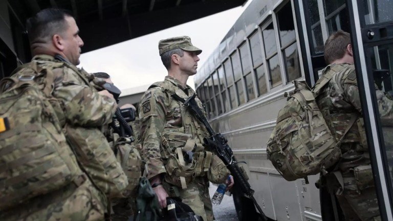 إعلام: الأرجنتين تناقش إمكانية تواجد عسكري أمريكي في البلاد بمقابل