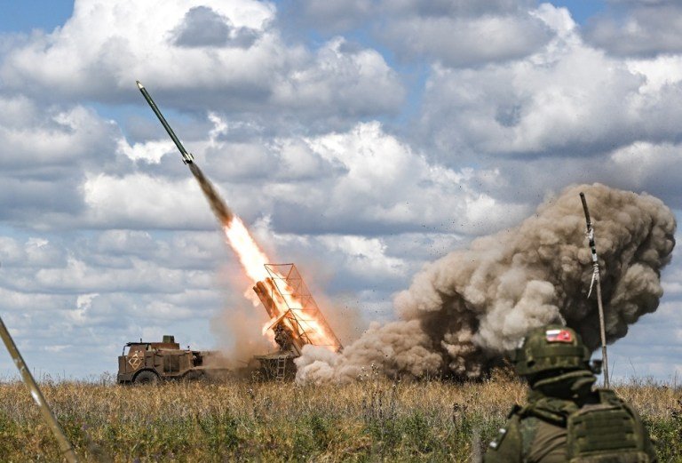 القوات الروسية تعزز تطويقها لكوبيانسك في مقاطعة خاركوف وتسيطر على مواقع جديدة