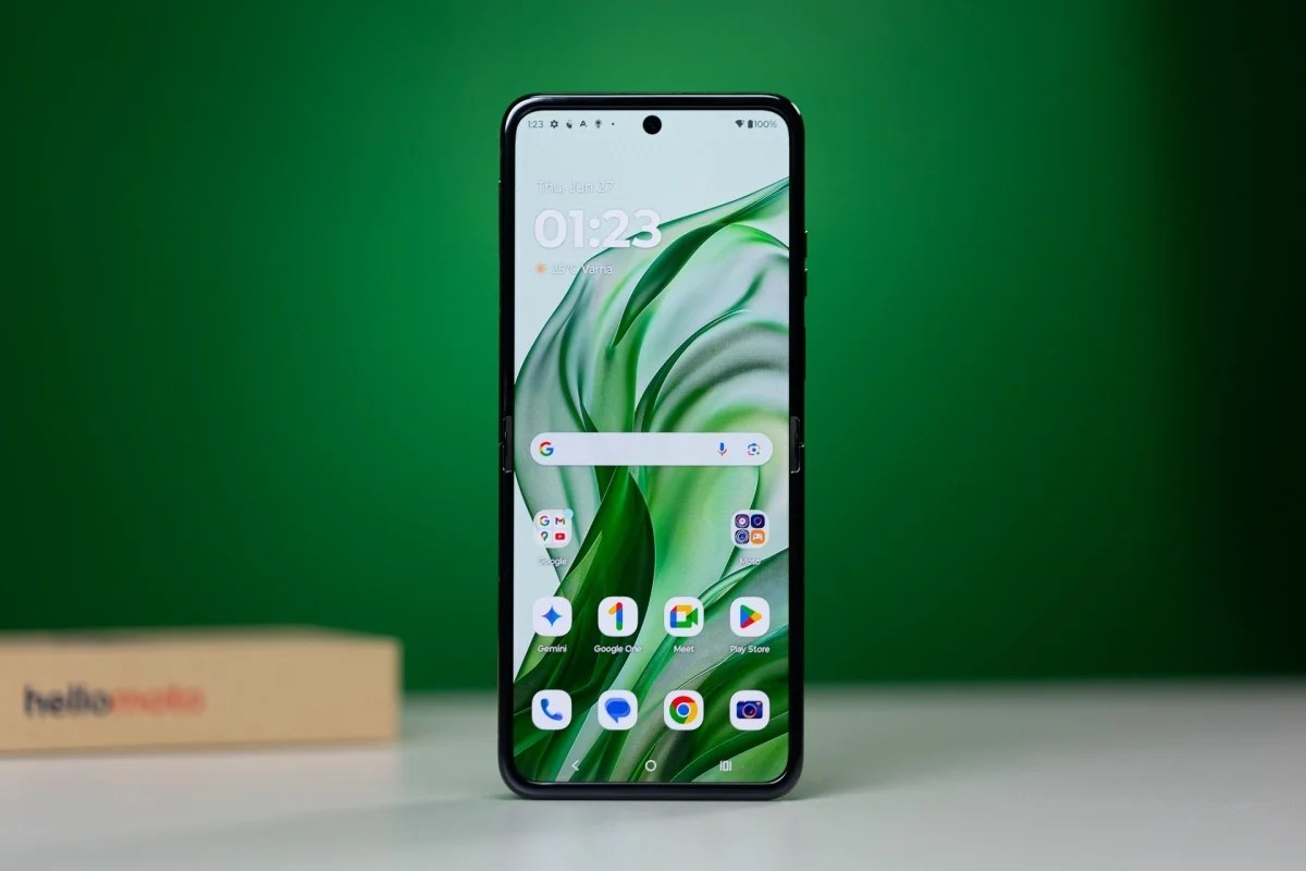 هذا كثير من العقارات (الأولية) على الشاشة للهاتف القابل للتطبيق فائقة العدوانية. | ائتمان الصورة - phonearena - تسقط الصفقة الجديدة المثيرة للسيارات Razr+ (2024) قابلة للطي بسعر لا يهزم حقًا