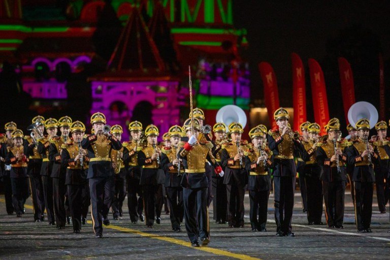 في المهرجان الأول "مسيرات المحيط الهادئ" في Primoree ستقوم بأداء 300 موسيقي