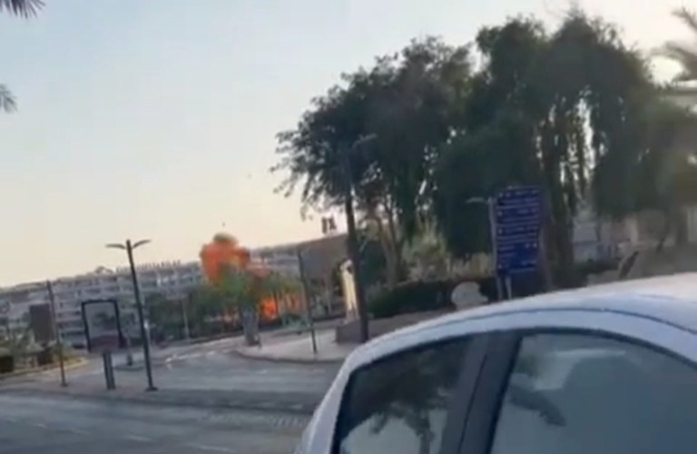 إعلام عبري: سقوط مسيرة يمنية في منطقة سياحية بإيلات (فيديو) 5 إعلام عبري: سقوط مسيرة يمنية في منطقة سياحية بإيلات (فيديو)