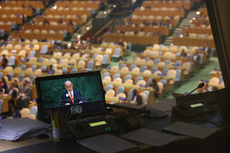 خطاب نتنياهو في الأمم المتحدة يكشف عزلة الكيان الدولية – قناة المنار 1 خطاب نتنياهو في الأمم المتحدة يكشف عزلة الكيان الدولية – قناة المنار