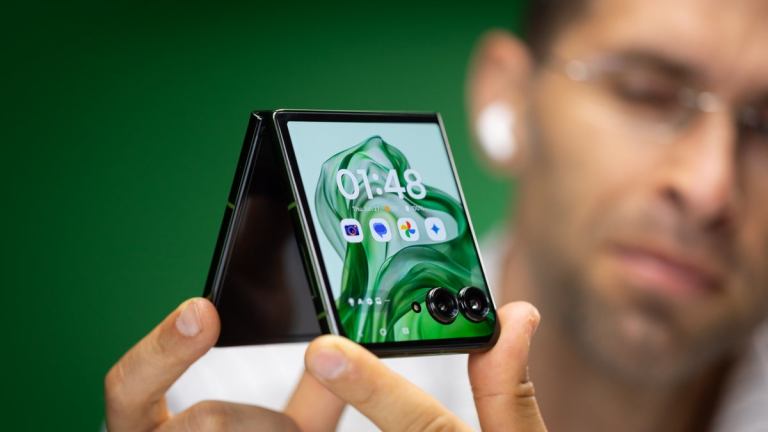 صفقة جديدة مثيرة تسقط موتورولا رازر+ (2024) قابلة للطي بسعر لا يهزم حقًا