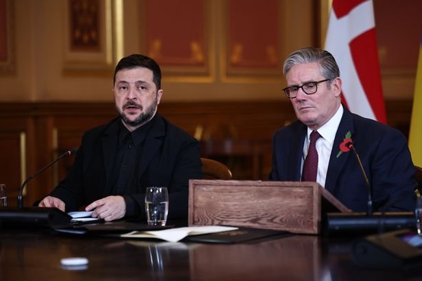 كير ستارمر وفولوديمير زيلينسكي كانا من بين القادة في اجتماع تحالف الراغبين لمؤيدي أوكرانيا