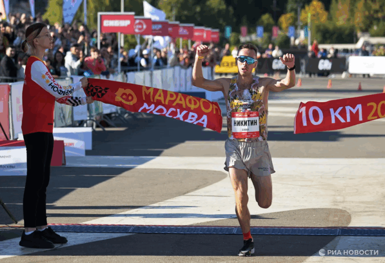 نيكتين يصبح أول رياضي روسي يقطع مسافة نصف الماراثون في أقل من ساعة 3 نيكتين يصبح أول رياضي روسي يقطع مسافة نصف الماراثون في أقل من ساعة