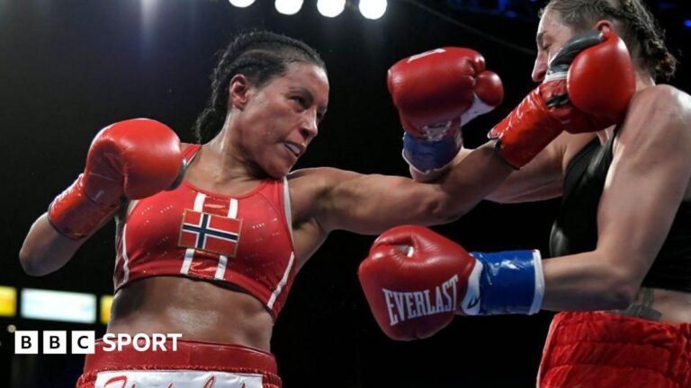 Cecilia Braekhus punches her opponent, wearing the Norway flag on her fight top