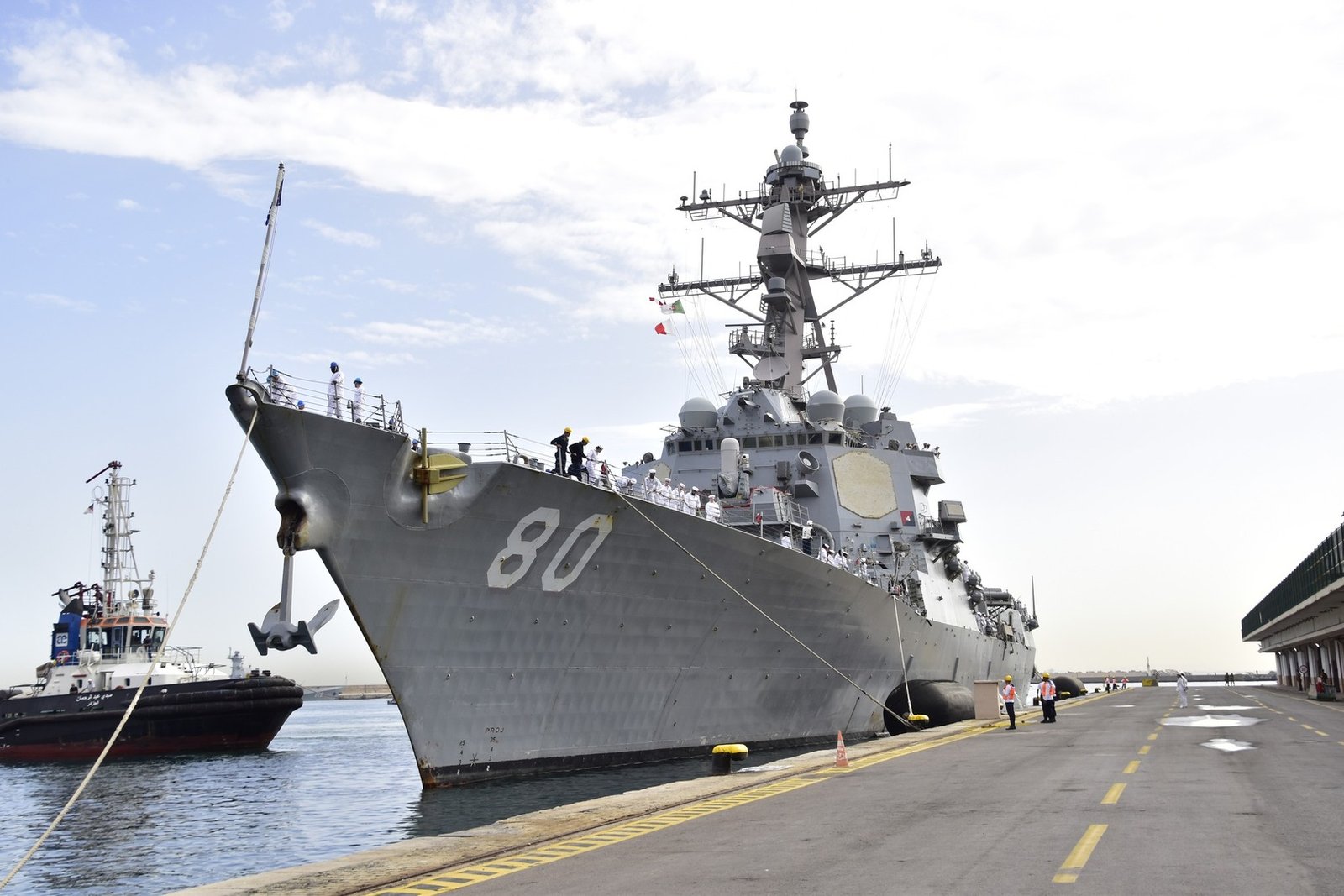 تمرين بحري مشترك بين الفرقاطة الجزائرية "الرادع" والمدمرة الأمريكية "USS ROOSEVELT" (صور)