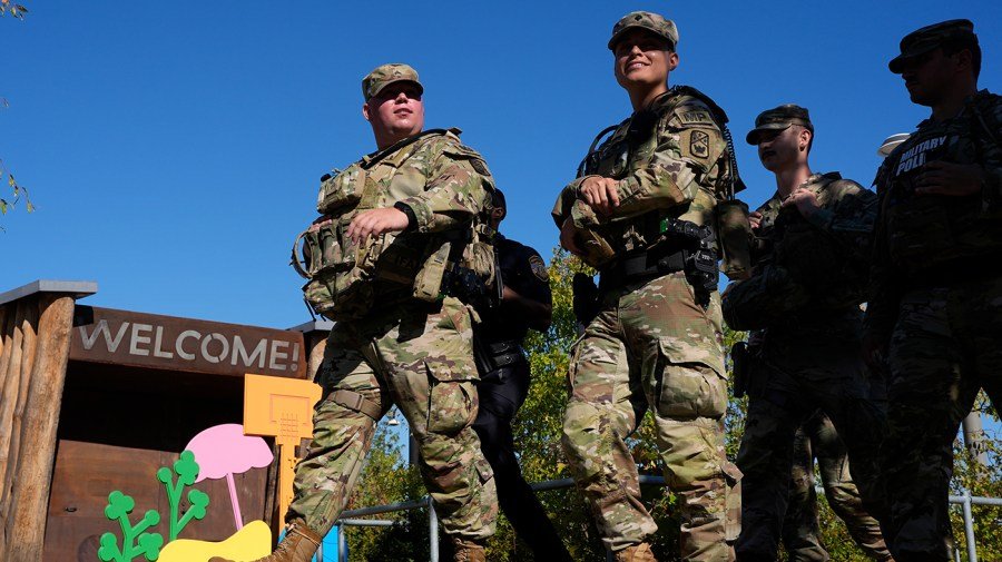 الكونجرس تحت تهديد الرواتب العسكرية مع نضوب مبلغ 8 مليارات دولار لترامب