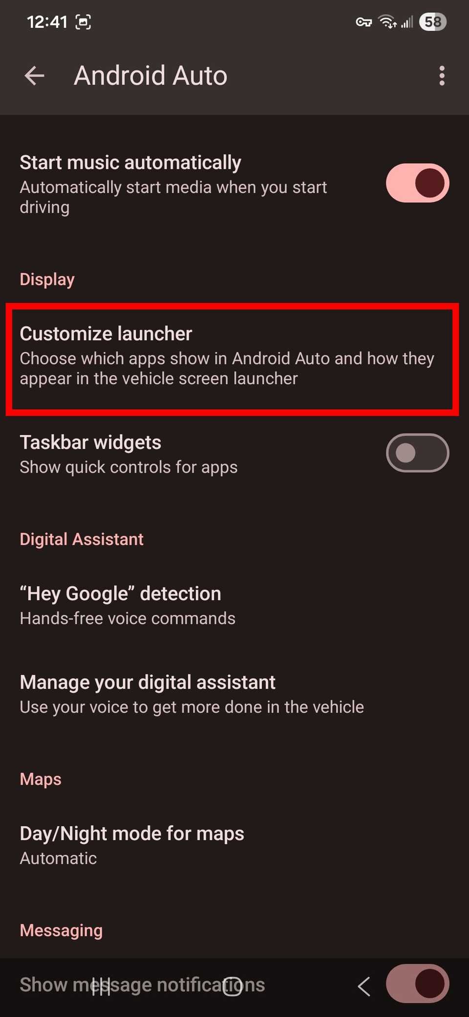 مخطط مستطيل أحمر يسلط الضوء على تخصيص المشغل في تطبيق Android Auto