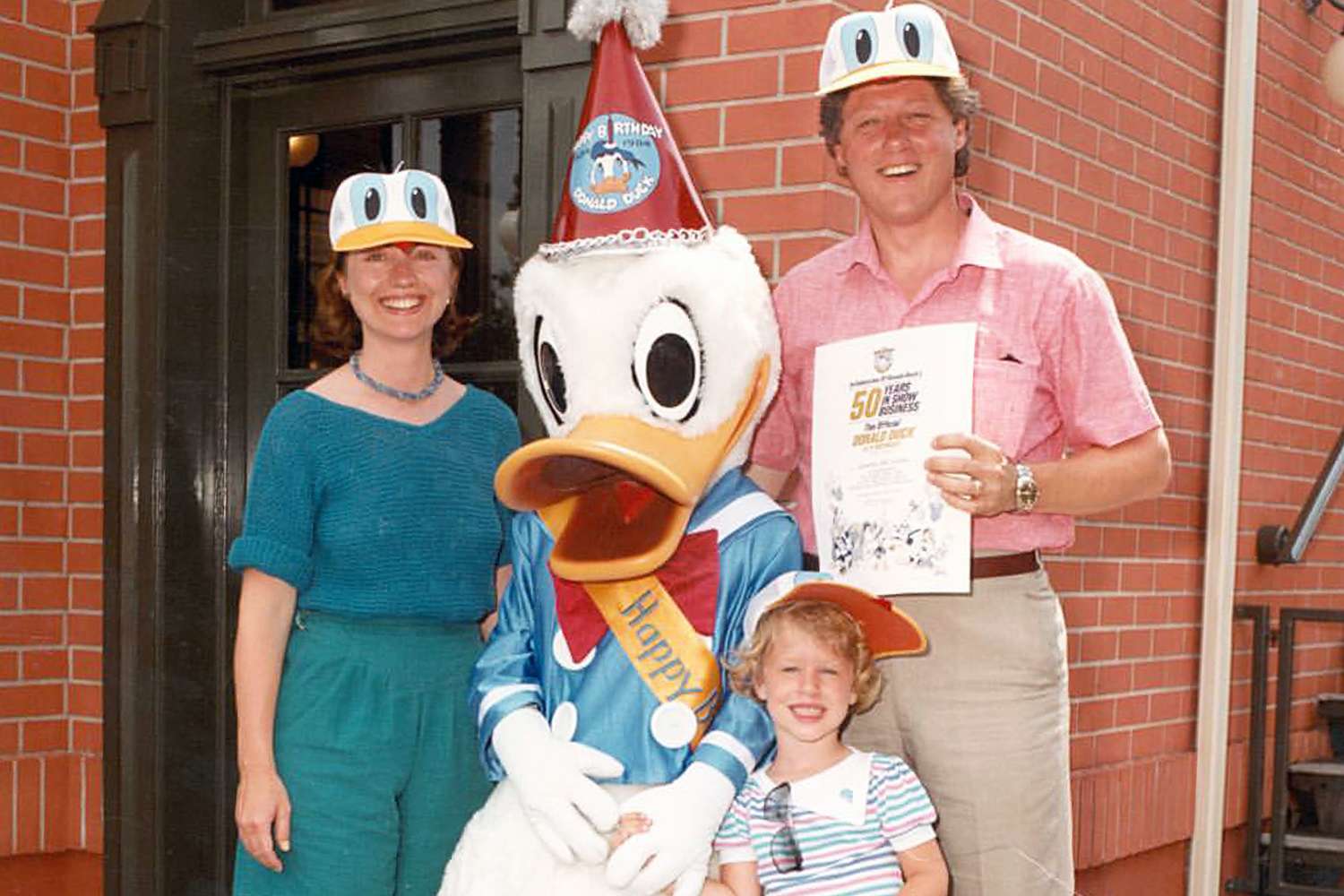 شاهد صور بيل وهيلاري كلينتون على مر السنين 2 شاهد صور بيل وهيلاري كلينتون على مر السنين